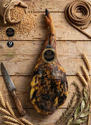 spanish-cured-shoulder-ham_jambon-sec-affine_schinken-gereift_ambachtelijke-ham-oud-hout-